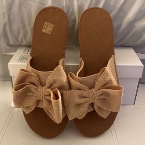 Super cute bow sandals